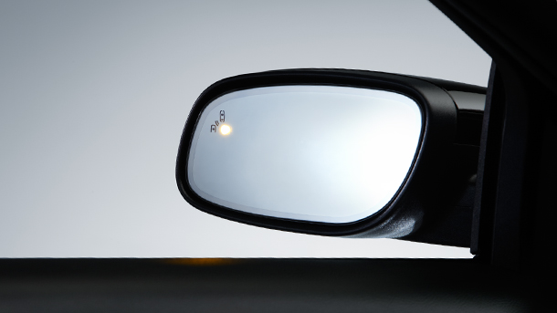 Car Mirror Practices That Are More Important Than You Think - Driving Ford